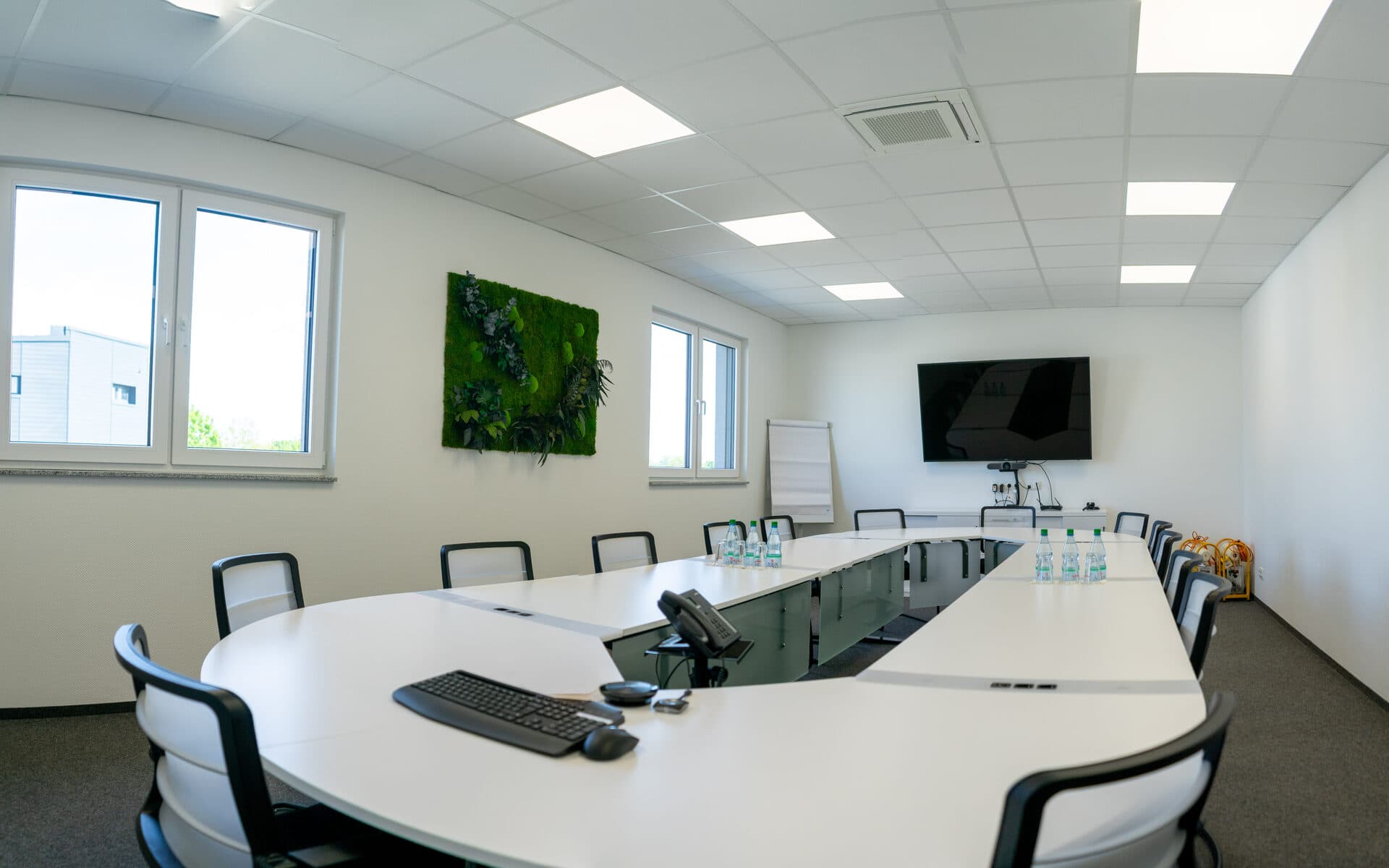 Heller Konferenzraum in der MBL-Zentrale Osthofen